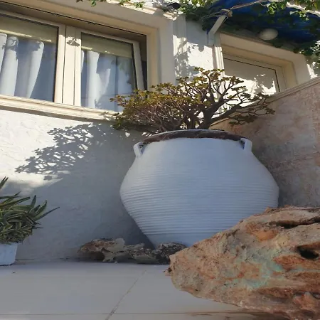 In - Beautiful And Spacious Near Cretan Sea شقة