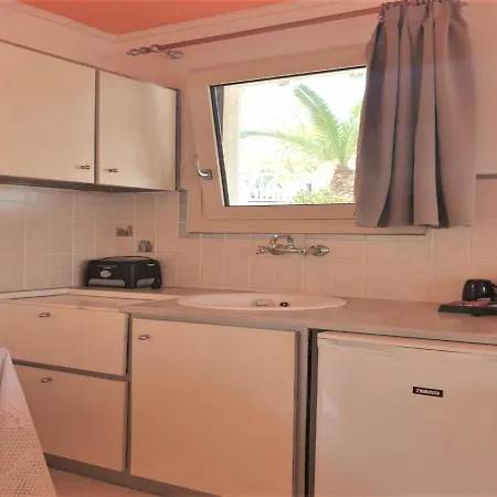In - Beautiful And Spacious Near Cretan Sea